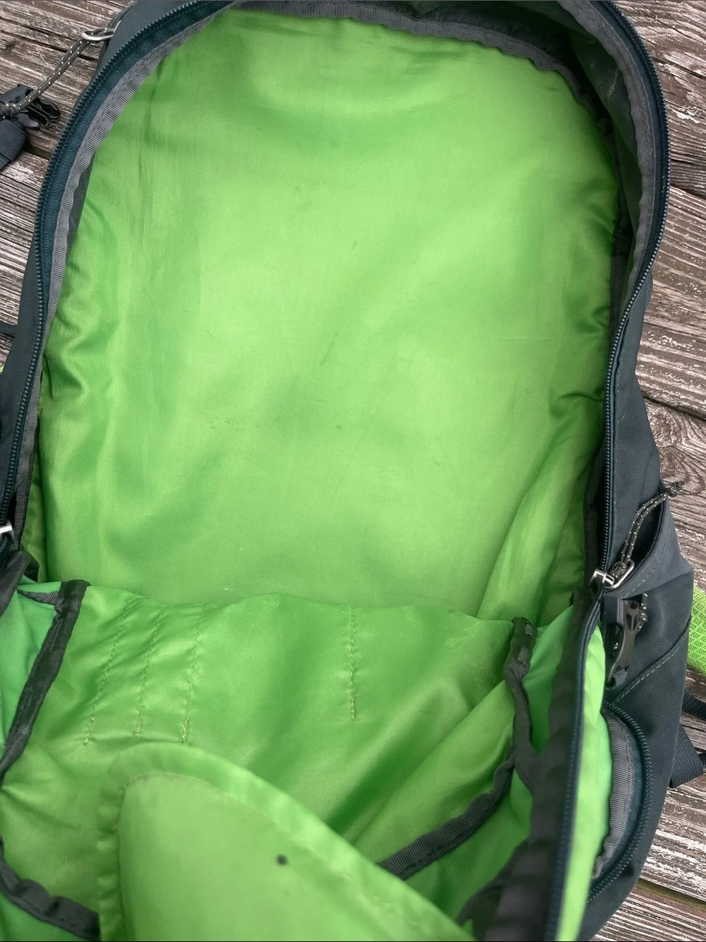 Patagonia Chacabuco 32L Bright Green & Dark Gray Backpack Daypack Travel Bag